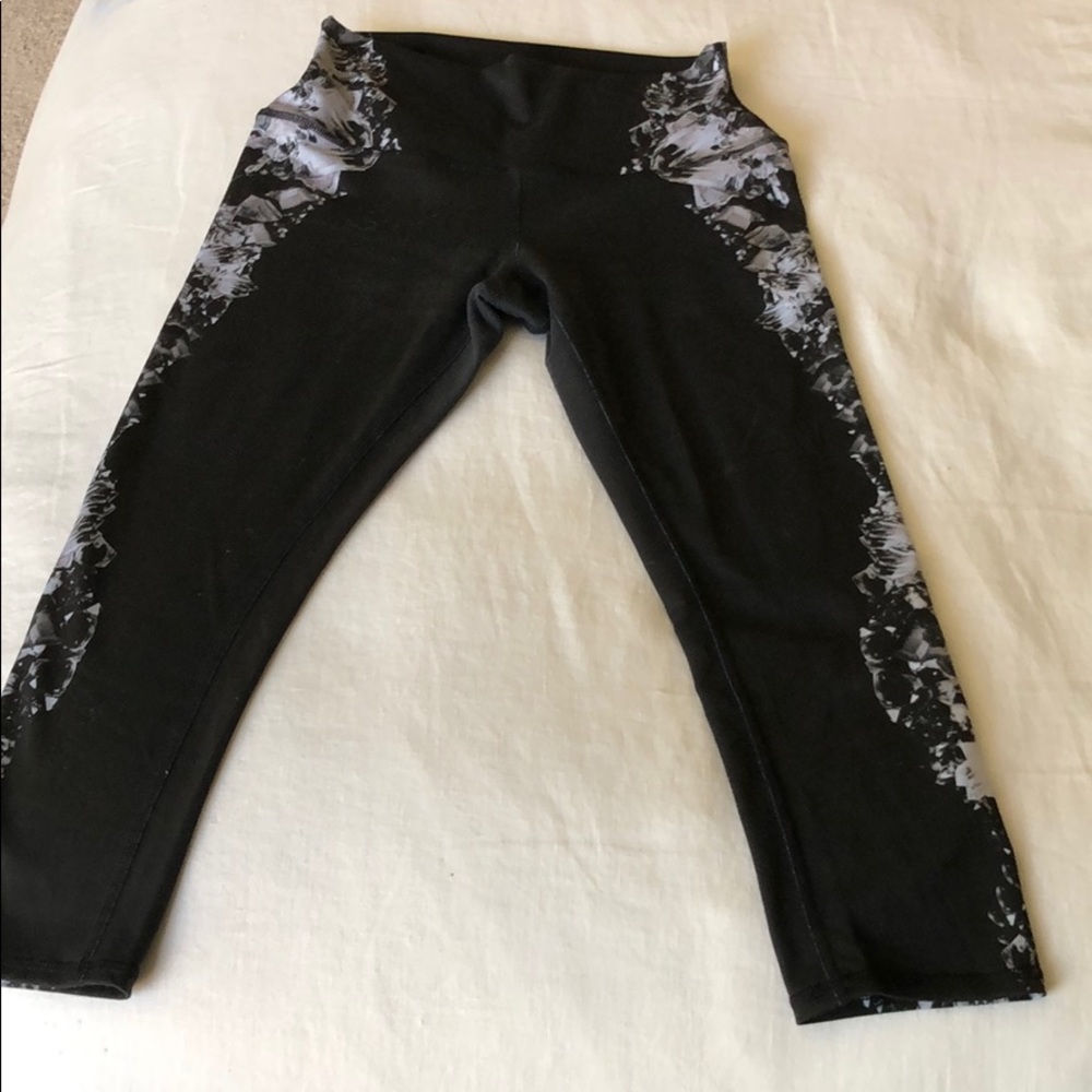 ALO HIGH WAISTED Capri leggings DARK CRYSTAL
